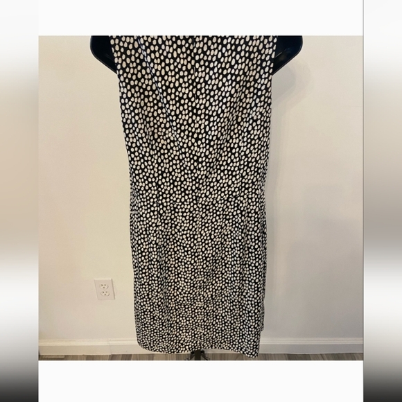 Loft Sleevless, polka dot satin, mini with pockets!! - Picture 3 of 9